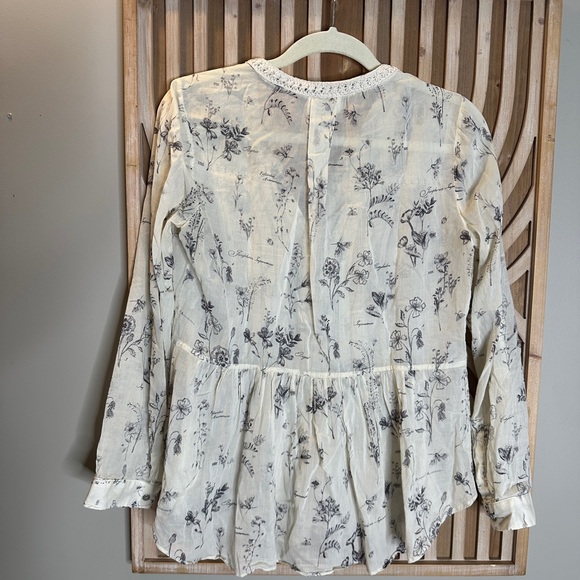 Anthropologie sheer blouse with unique floral print - Picture 4 of 9